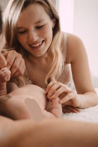 Mama und Baby Newborn-Shooting